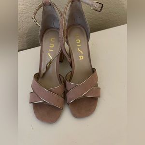 Unisa Rose gold size 7 seude shoes